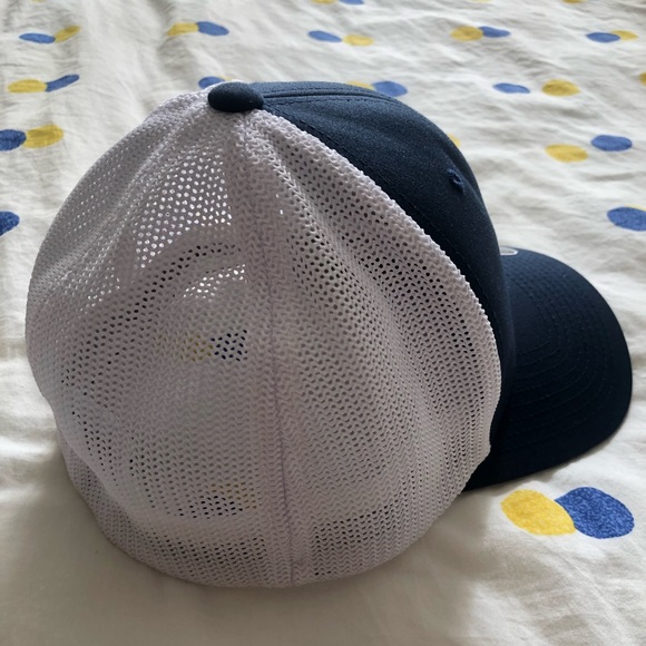 🎉🎉NWT Flexfit Cap - Picture 4 of 9